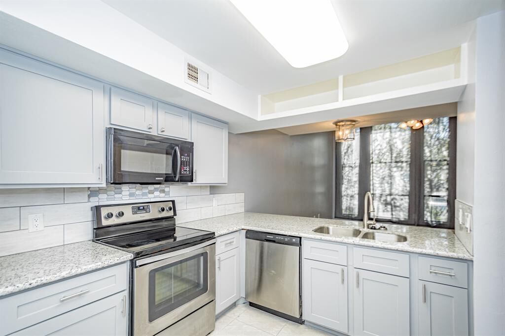 Property Photo: 3911 Sunrise Drive TX 77571