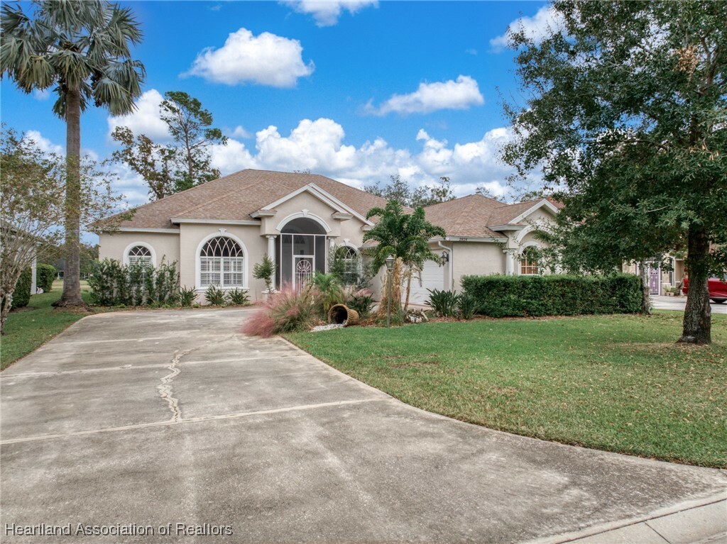 Property Photo:  2824 Briarwood Lane  FL 33875 