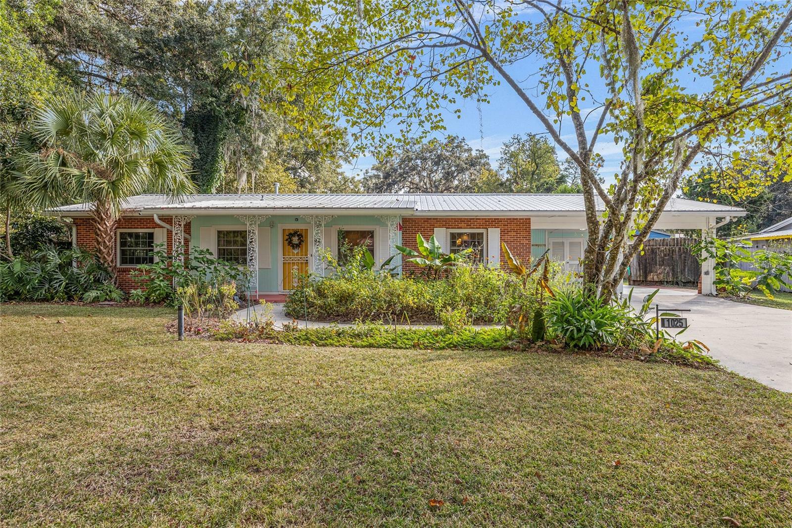 Property Photo:  1025 NW 36th Avenue  FL 32609 