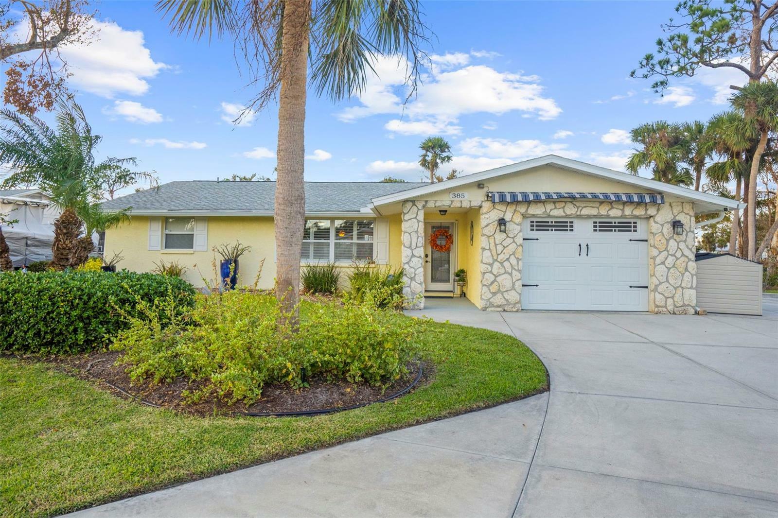 Property Photo:  385 Nightingale Road  FL 34293 