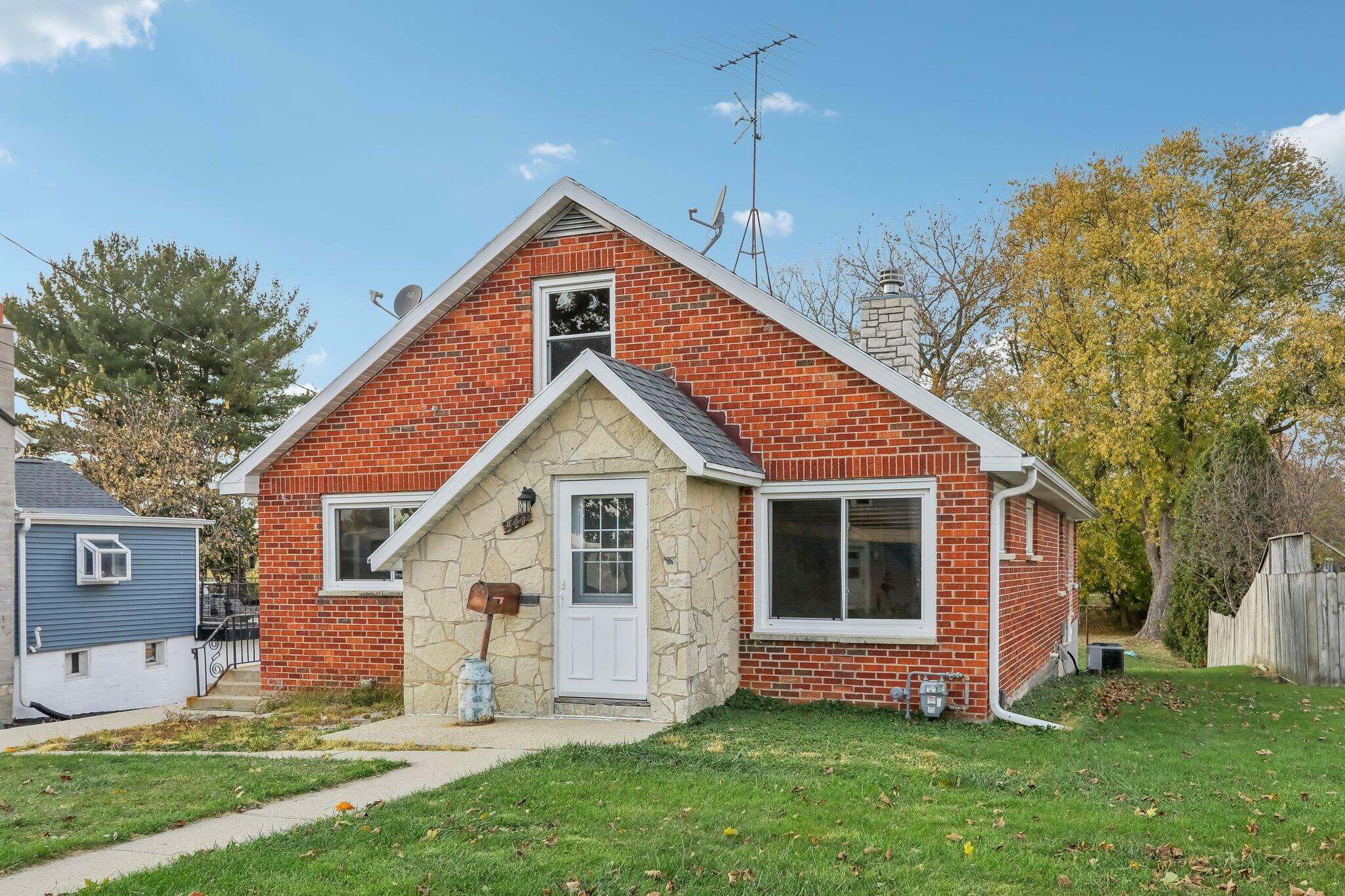 Property Photo:  544 Milford St  WI 53094 