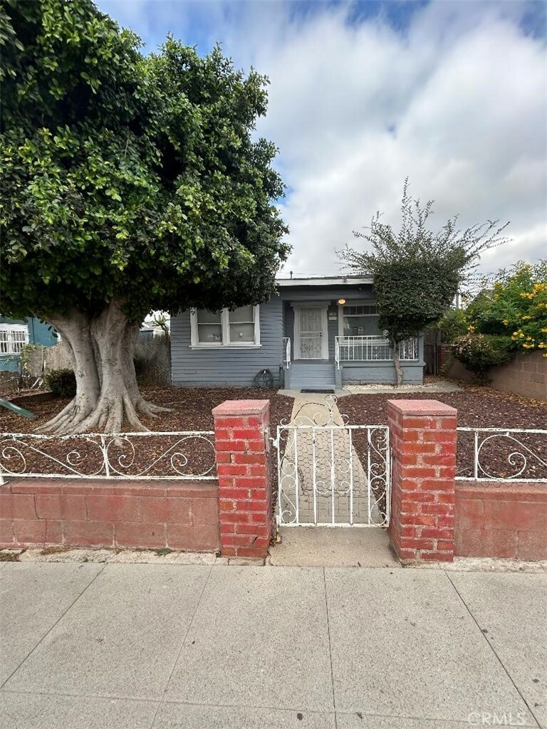 Property Photo:  1143 S Grande Vista Avenue  CA 90023 