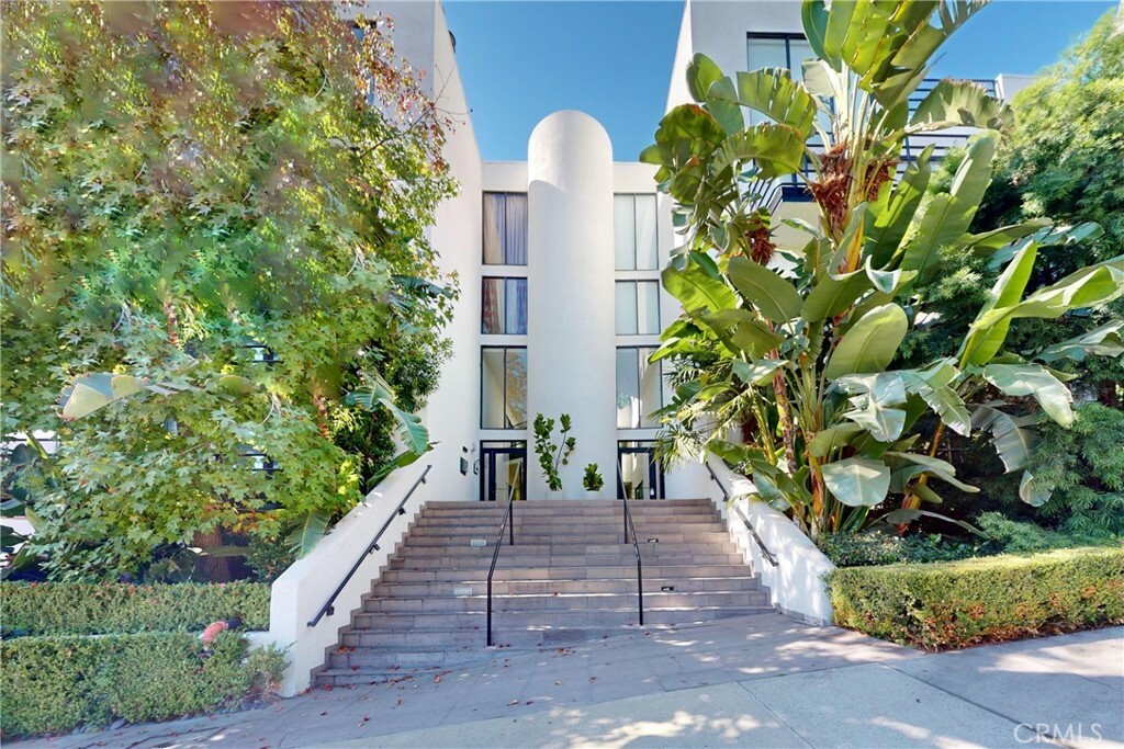 1201 Larrabee Street 305  West Hollywood CA 90069 photo