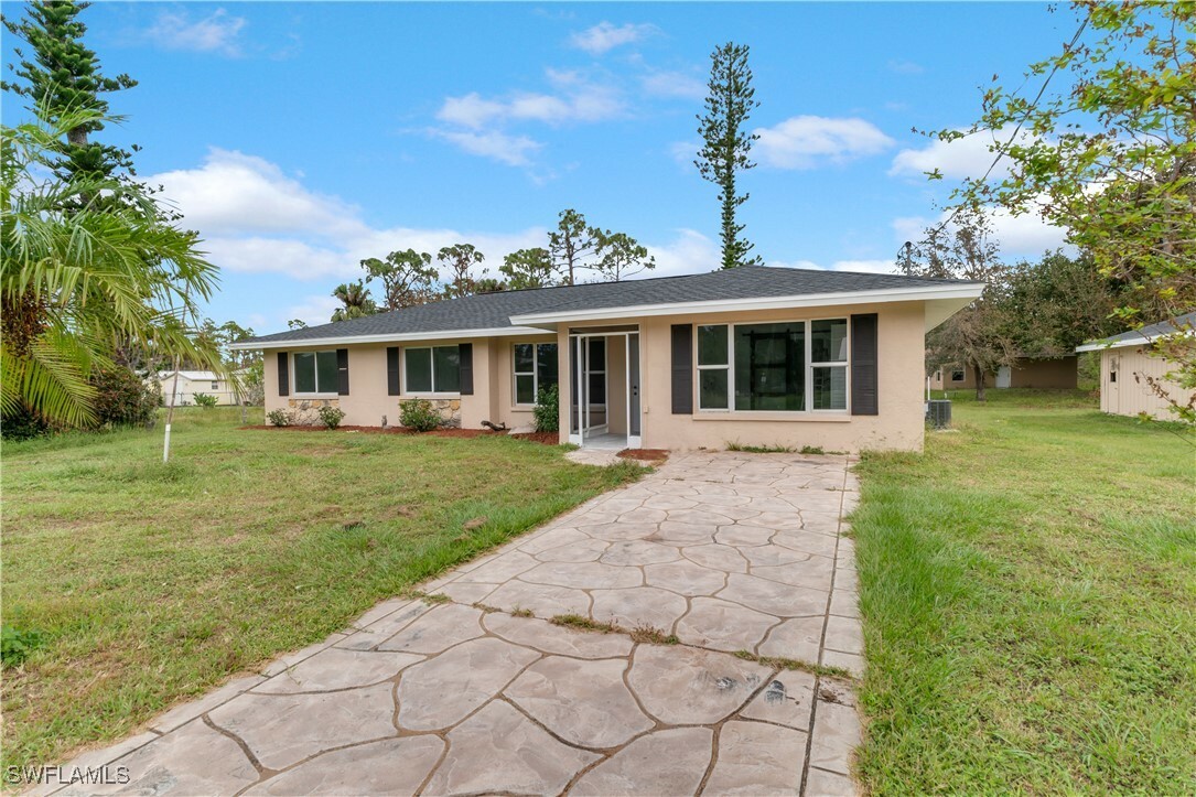 Property Photo:  12416 Espanol Drive  FL 33955 