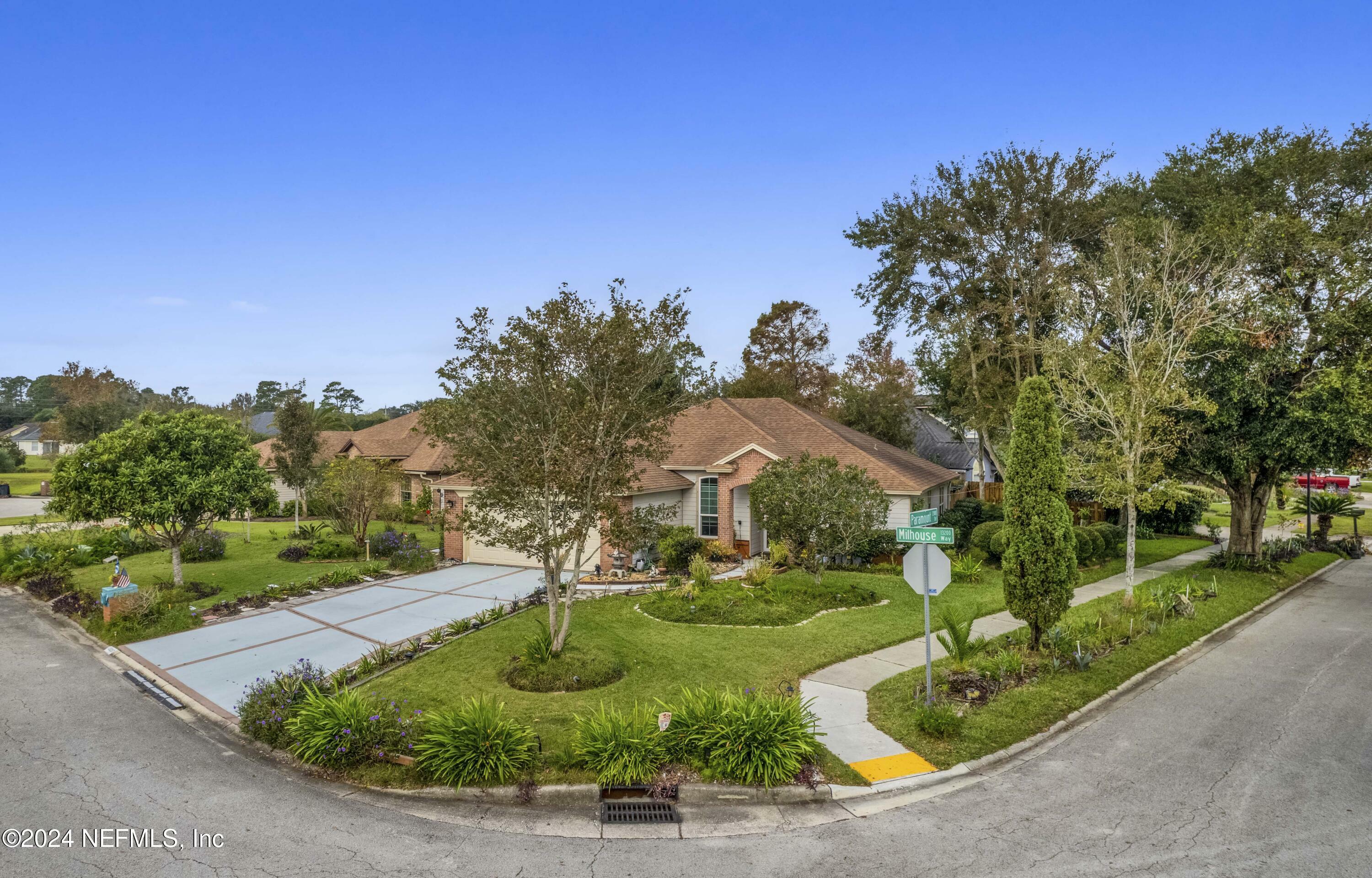 Property Photo:  13237 Milhouse Way  FL 32224 