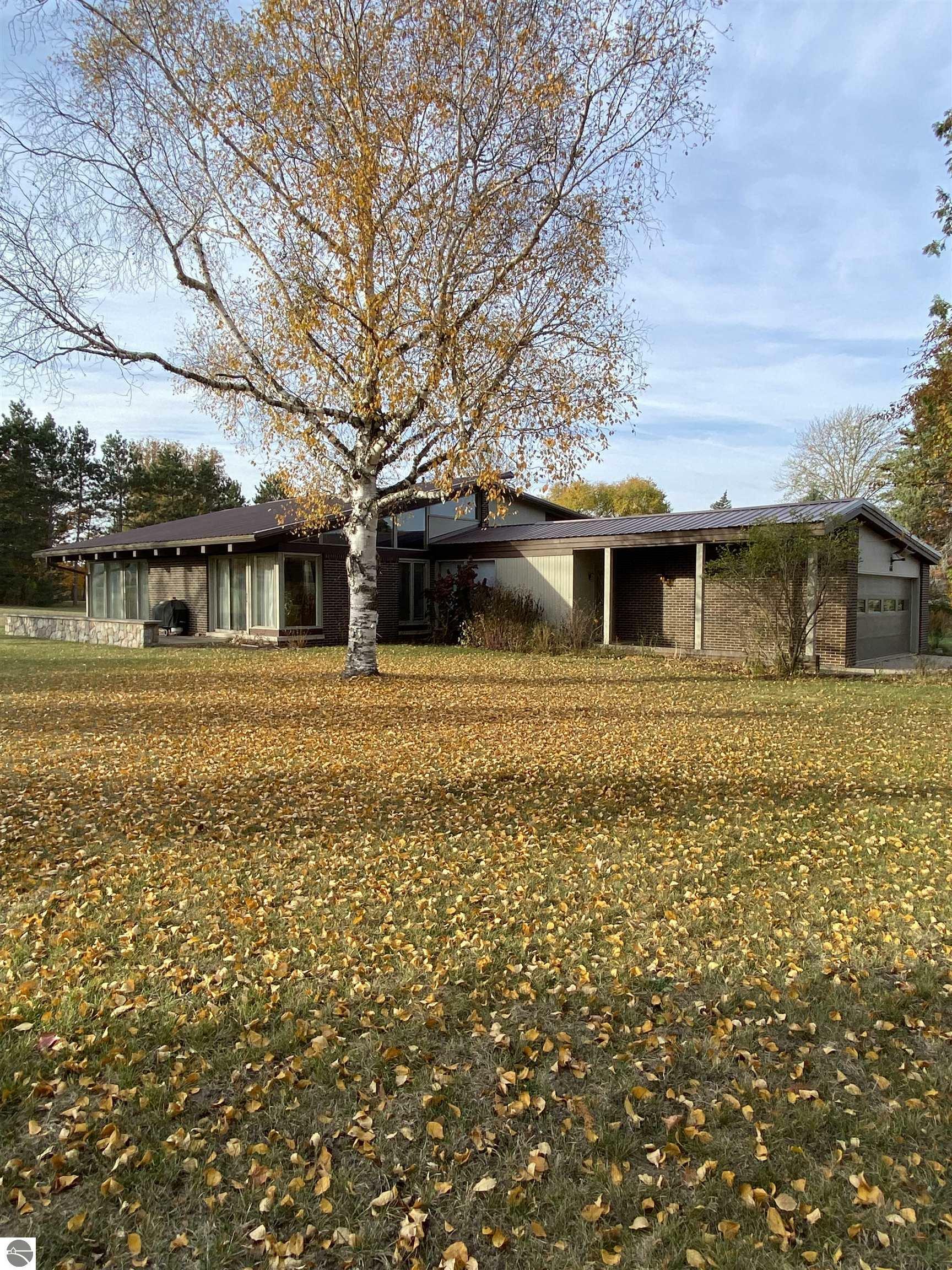 Property Photo:  616 Holiday Drive  MI 49615 