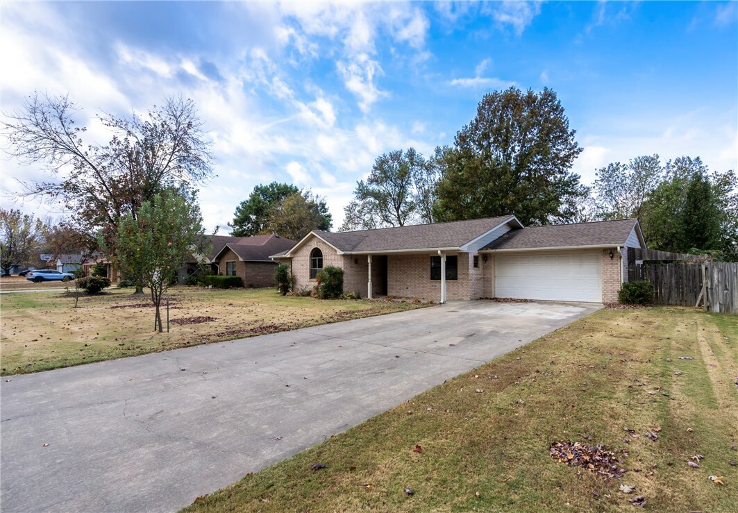 Property Photo:  1004 Lyndale Street  AR 72761 