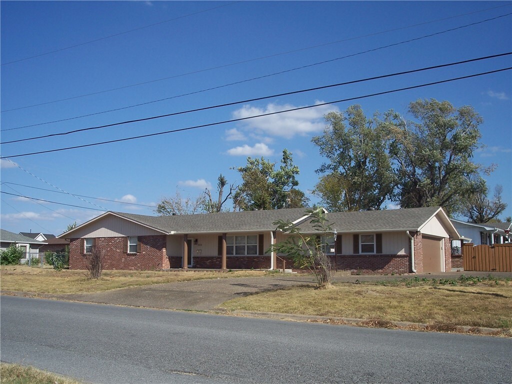 Property Photo:  709 S 15th Street  AR 72758 