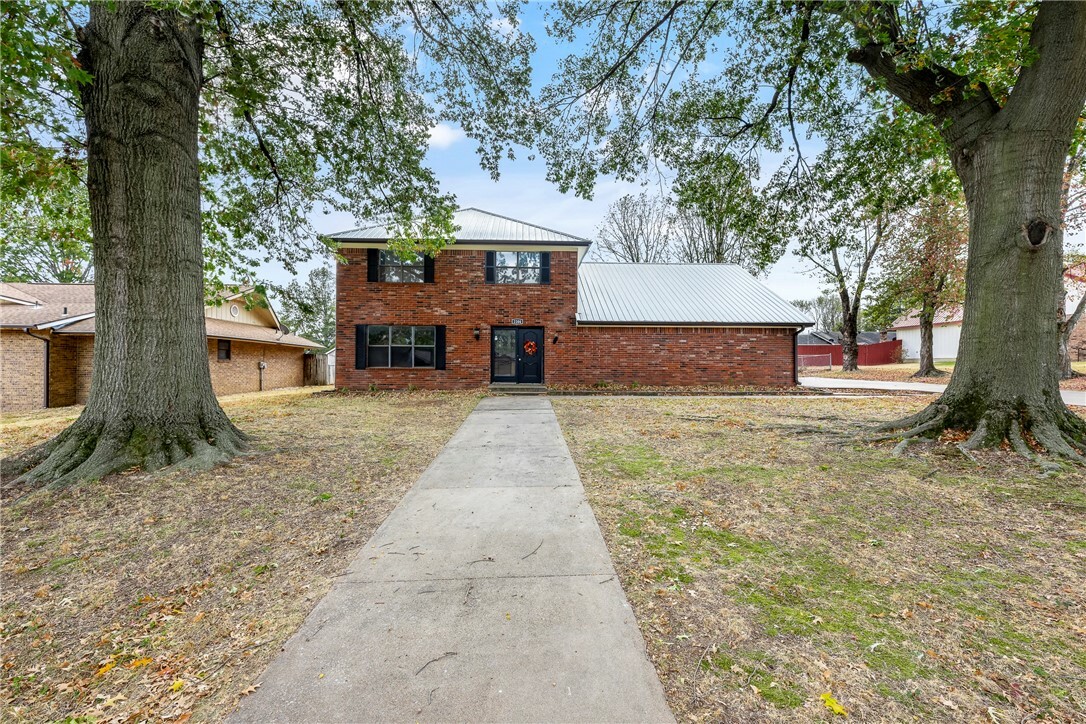 Property Photo:  2208 Granite Street  AR 72761 