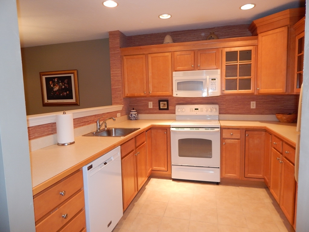 Property Photo:  2105 Briarwood Village 2105  MA 01510 