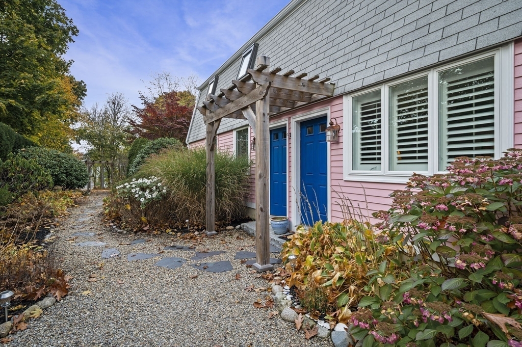 Property Photo:  9 Arnold Way  MA 01930 