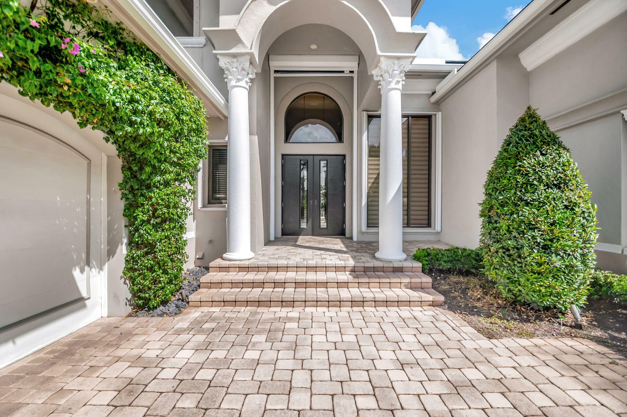 Property Photo:  3871 Landings Drive  FL 33496 