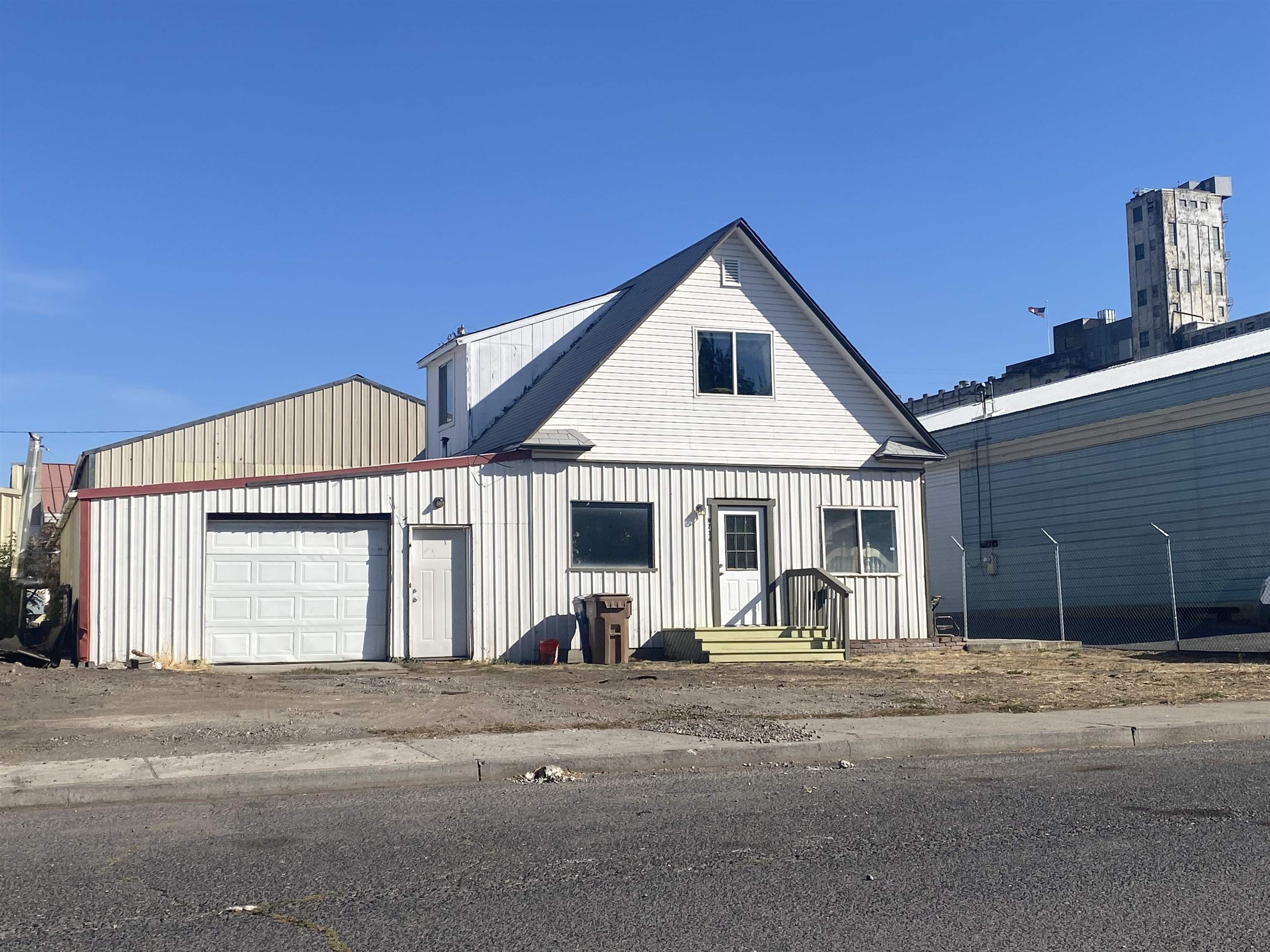 Property Photo:  734 N Crestline St  WA 99202 