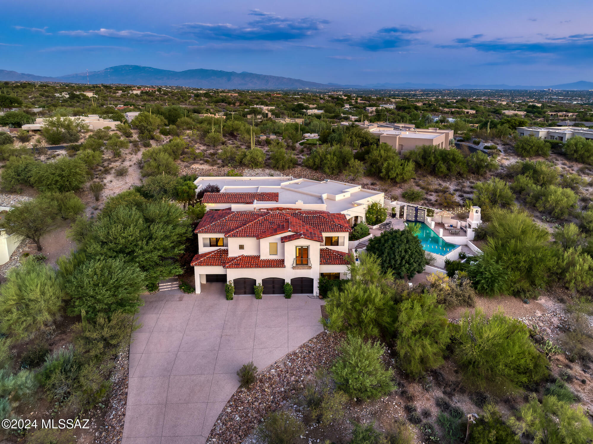 Property Photo:  4966 N Avenida De Castilla  AZ 85718 