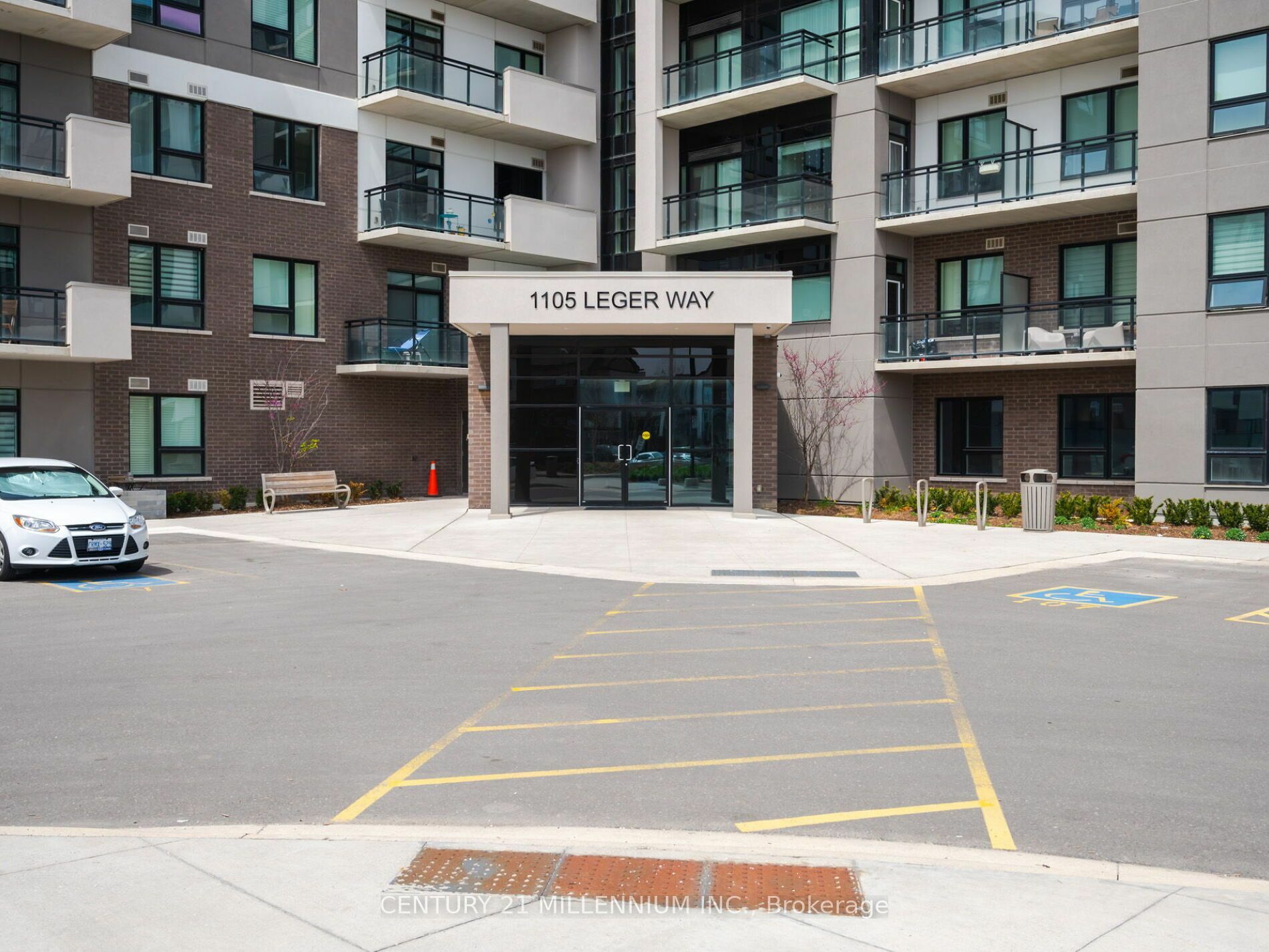 Photo de la propriété:  1105 Leger Way 430  ON L9E 1K7 