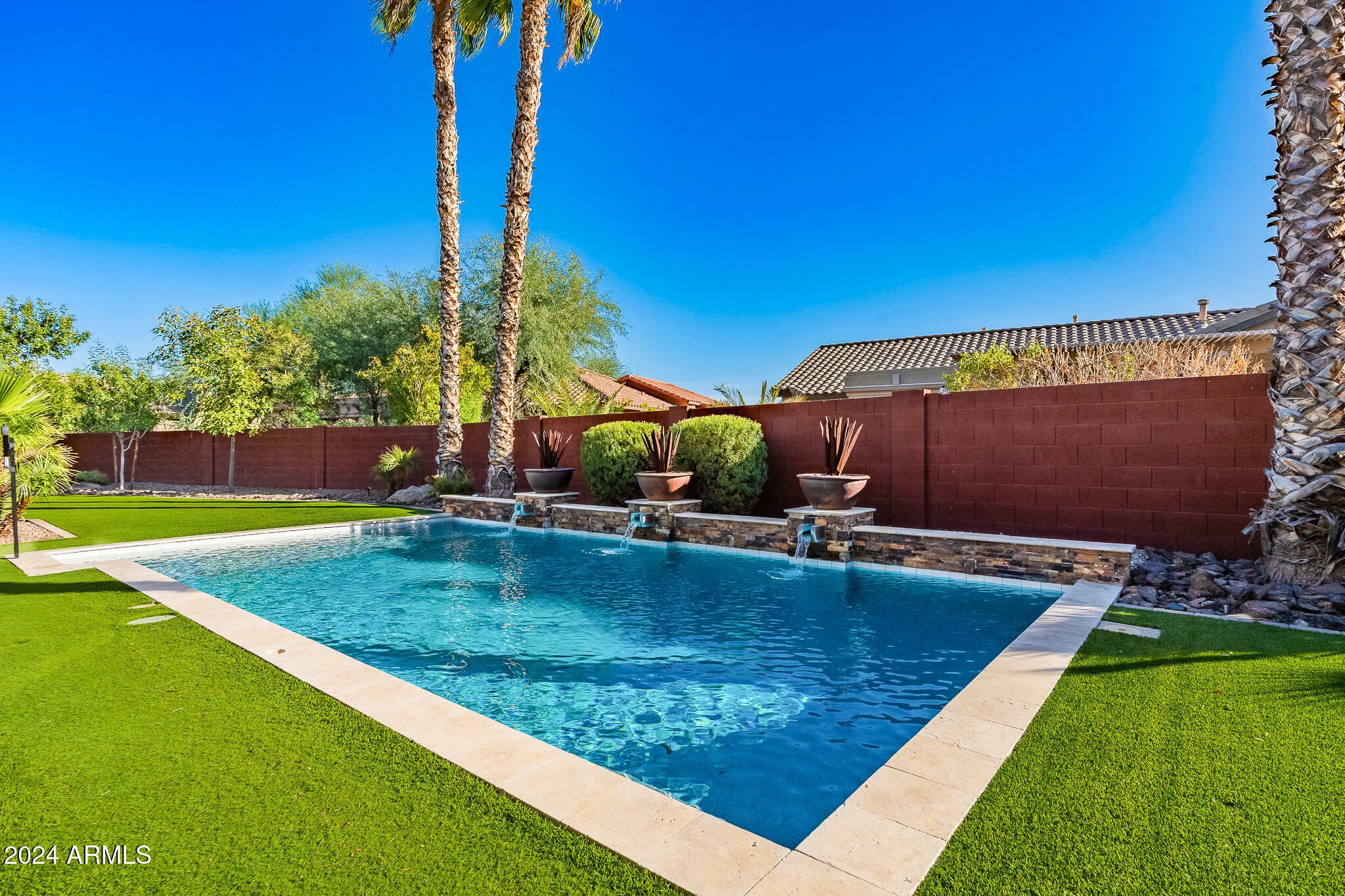 Property Photo:  2615 E Colonial Court  AZ 85249 