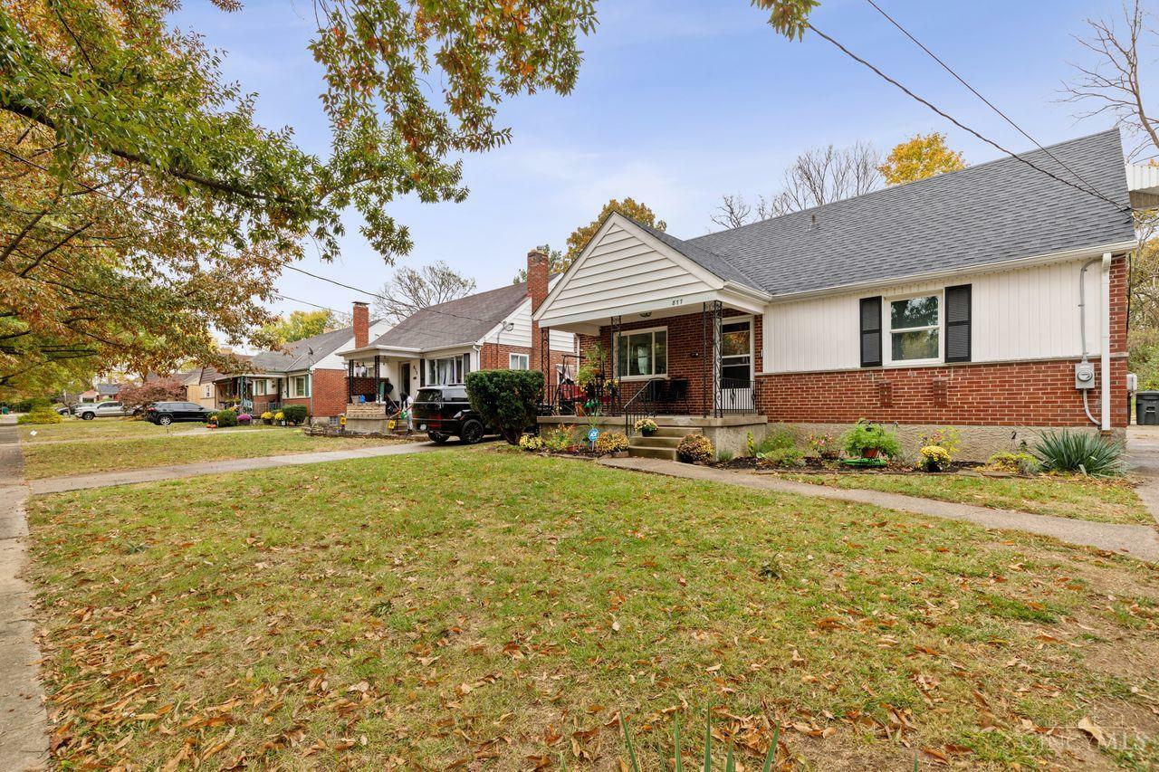 Property Photo:  877 Oakfield Avenue  OH 45224 