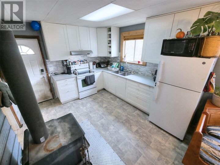 Property Photo: 1322 Glendale Avenue BC V0G 1Z0