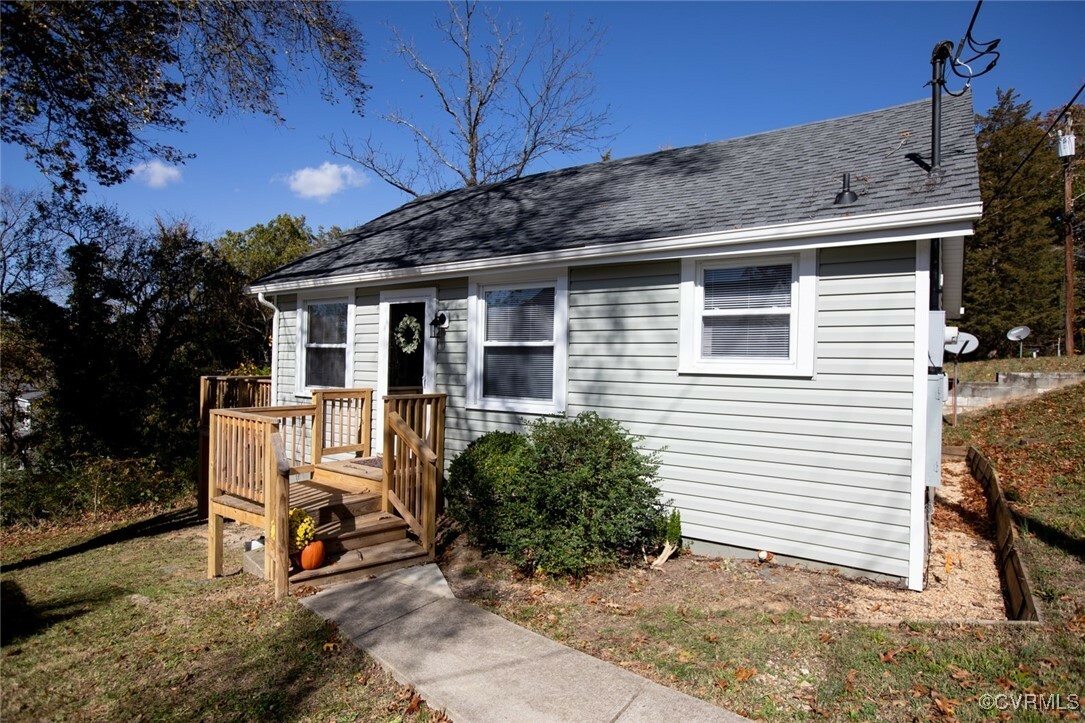 Property Photo:  121 S Bridge Street  VA 23901 