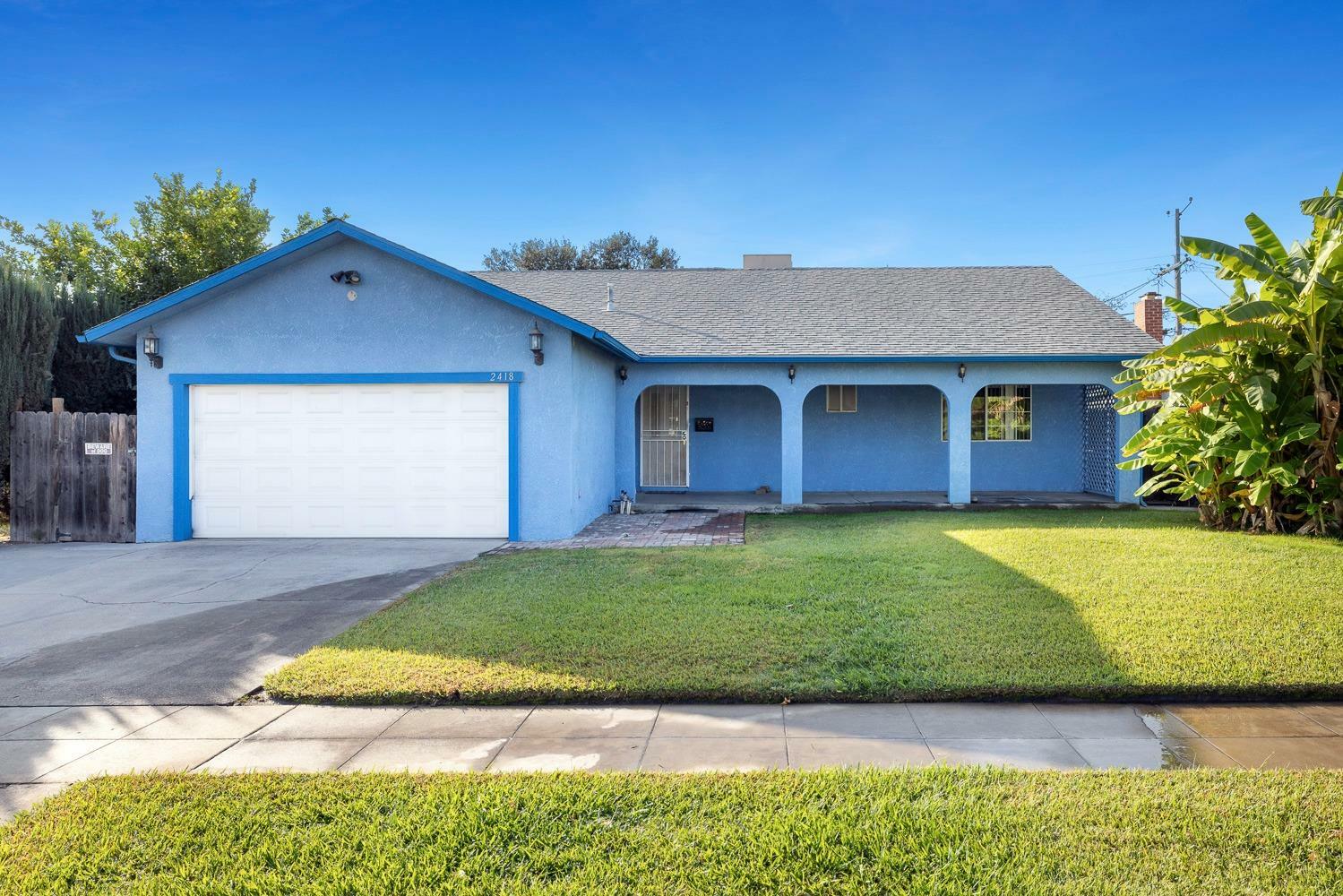 Property Photo:  2418 E Santa Ana Avenue  CA 93726 