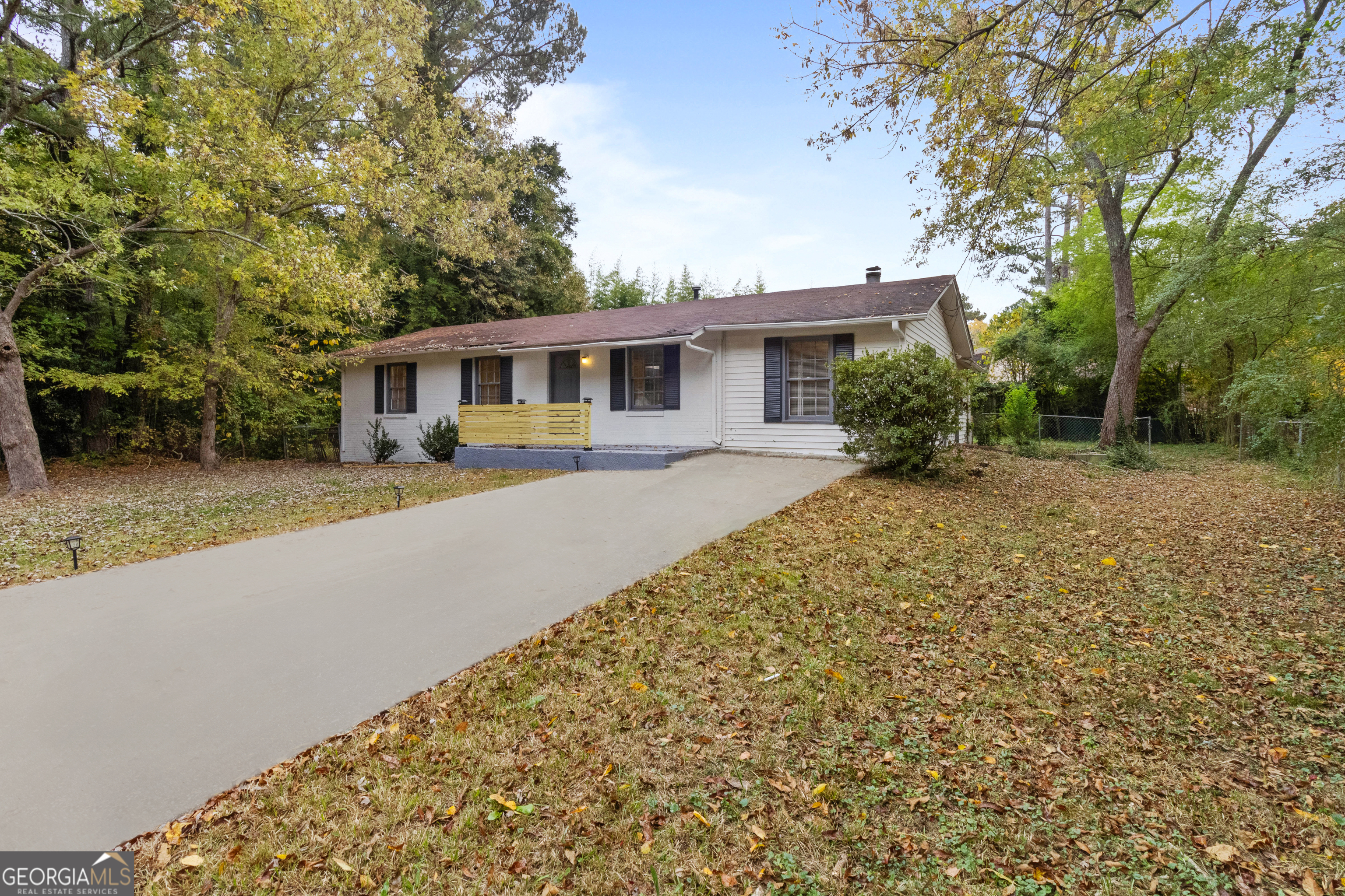 Property Photo:  200 Sunrise Circle  GA 30274 