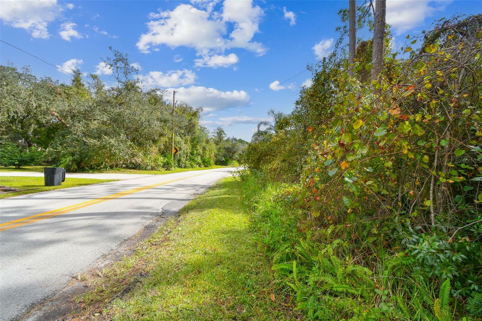 Property Photo:  2417 E Lake Drive  FL 32724 