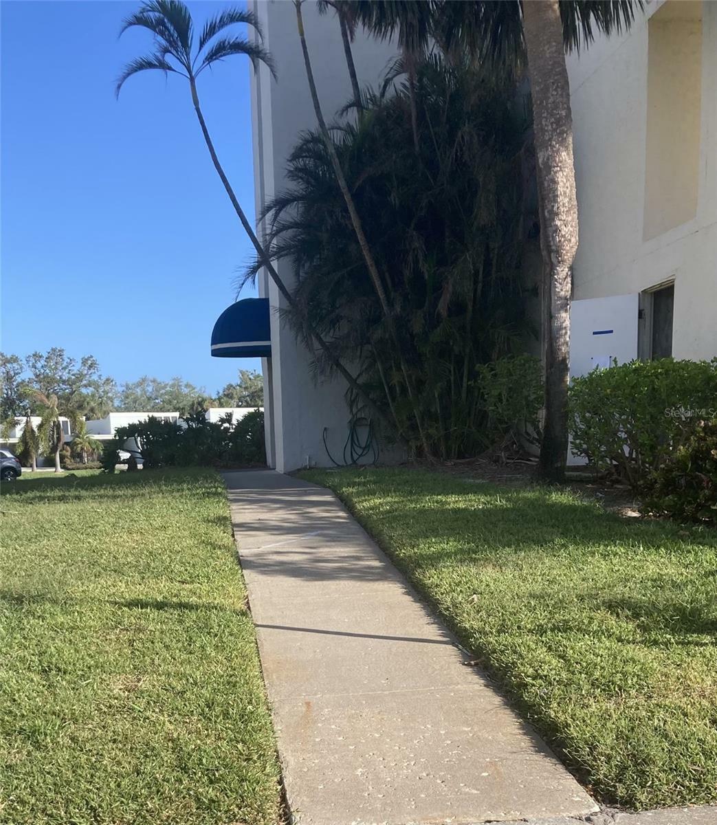 Property Photo:  6116 43rd Street W 101D  FL 34210 