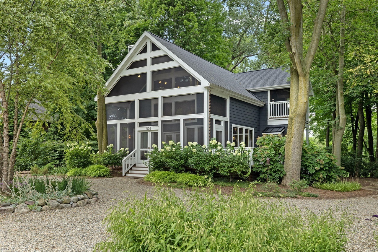 Property Photo: 7101 Harbert Road MI 49115-9324