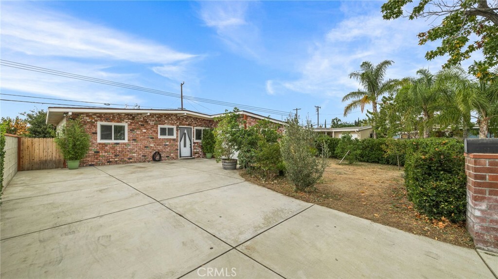 Property Photo:  1252 E El Morado Court  CA 91764 