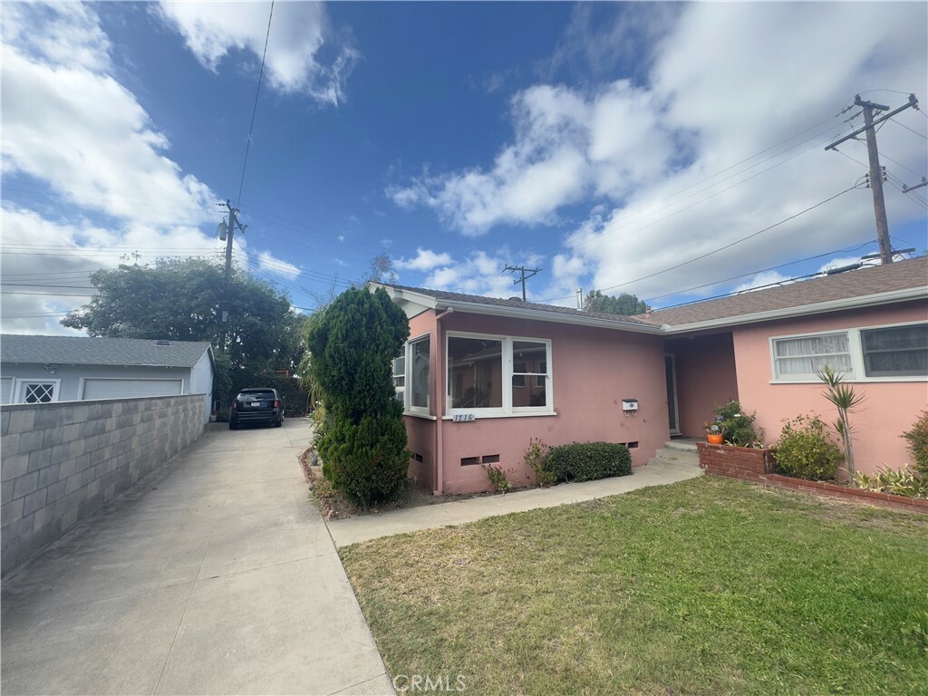 Property Photo:  1716 N McClay Street  CA 92705 