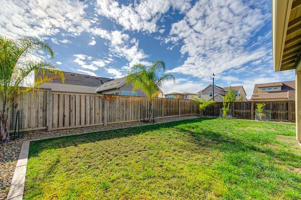 Property Photo:  2081 Smokehouse Way  CA 95747 