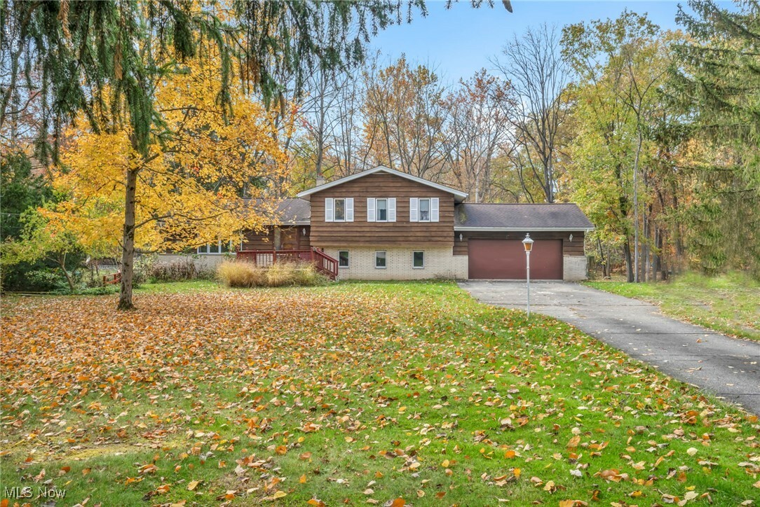 Property Photo:  16898 S Meadowpark Drive  OH 44146 