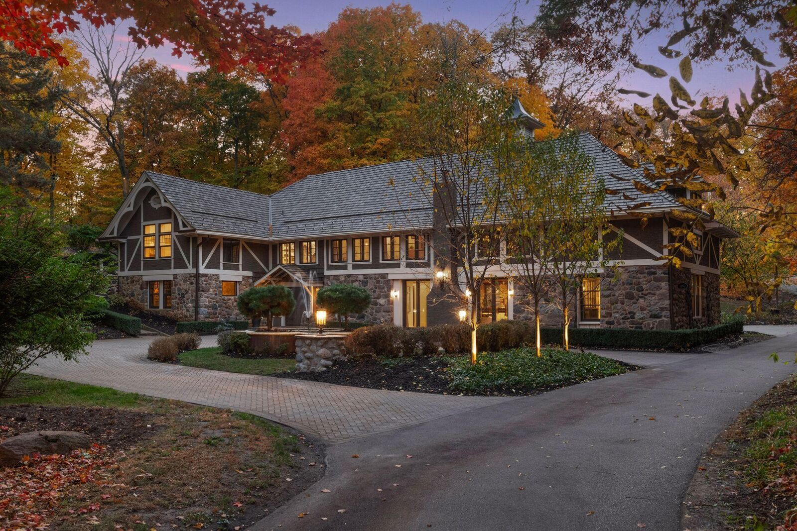 Property Photo:  4714 Baycliffe Drive  MN 55331 