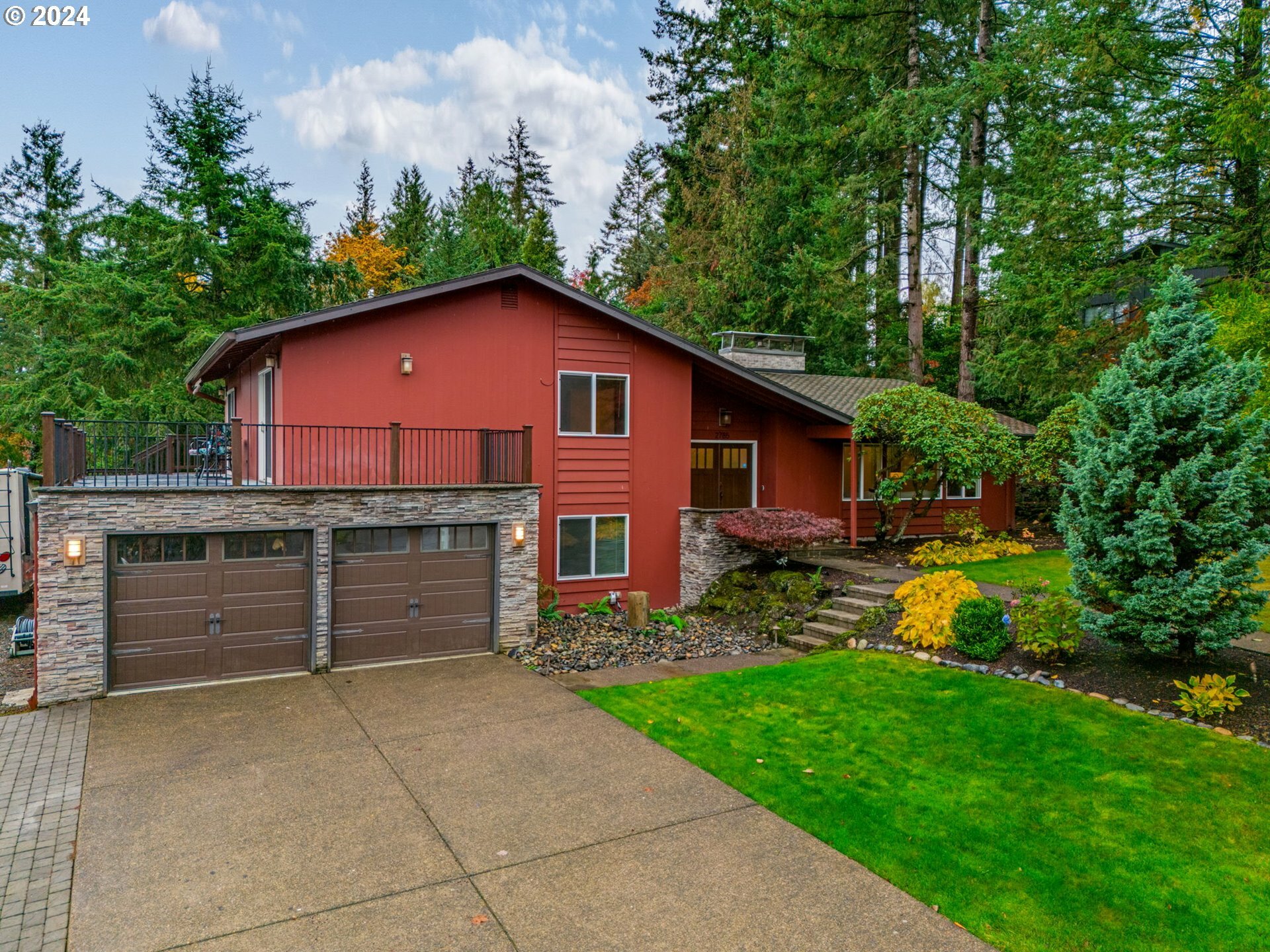 Property Photo:  2785 SW Scenic Dr  OR 97225 