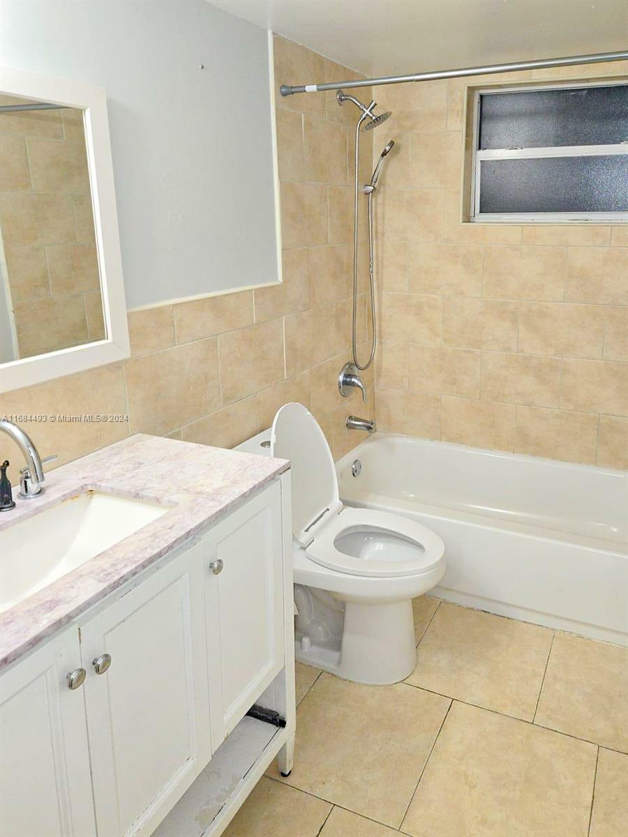 Property Photo:  2008 Jackson St B2  FL 33020 