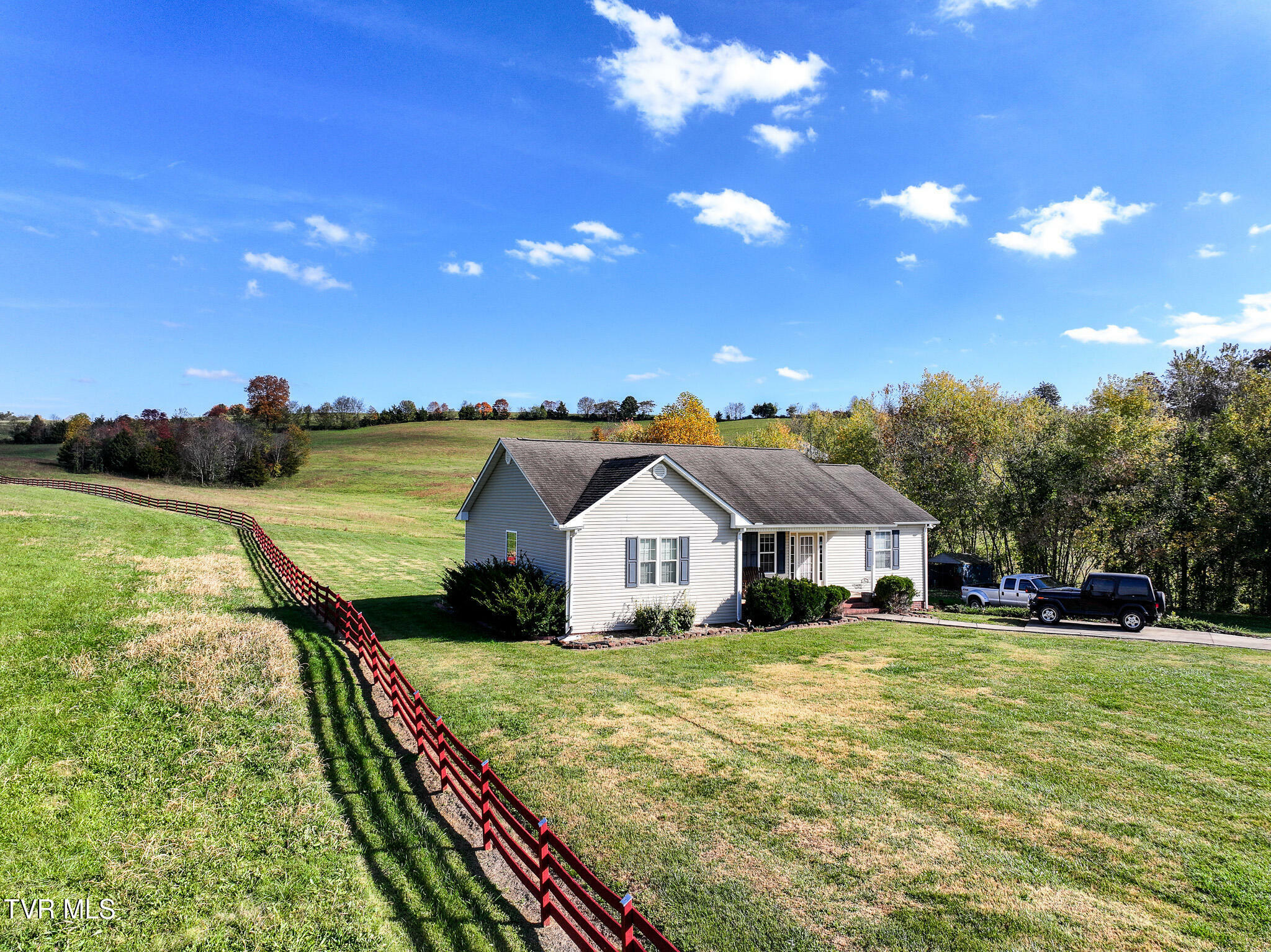 Property Photo:  795 Sinking Springs Rd  TN 37809 