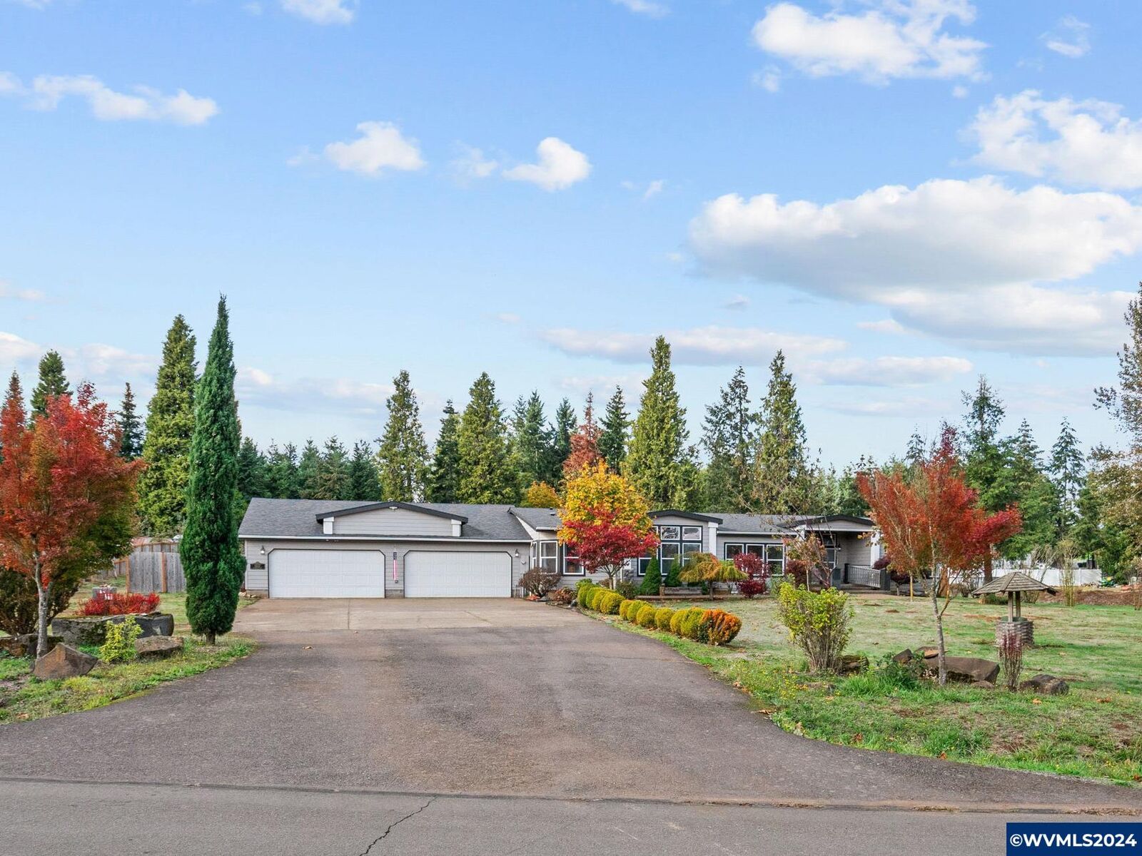 Property Photo: 5127 Pummel Ct SE OR 97317