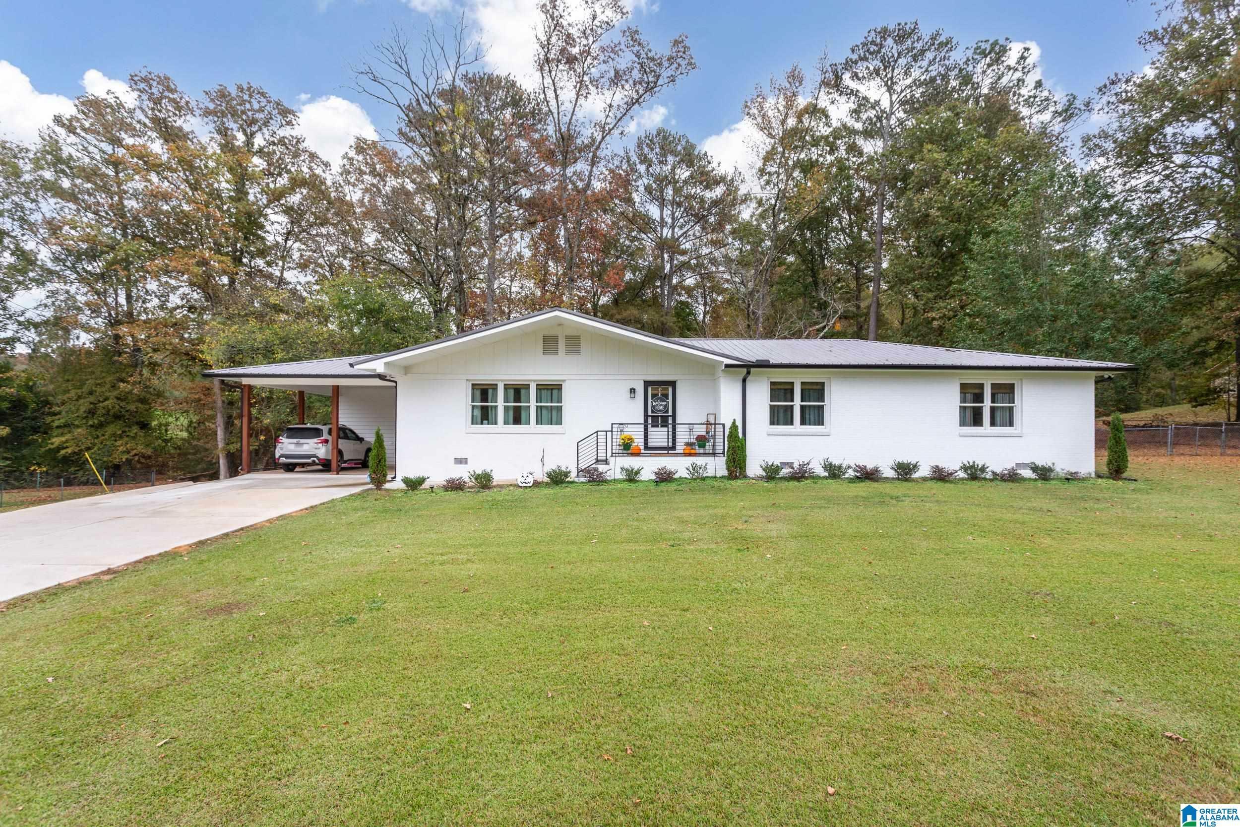 Property Photo:  902 Wolf Creek Road  AL 35128 