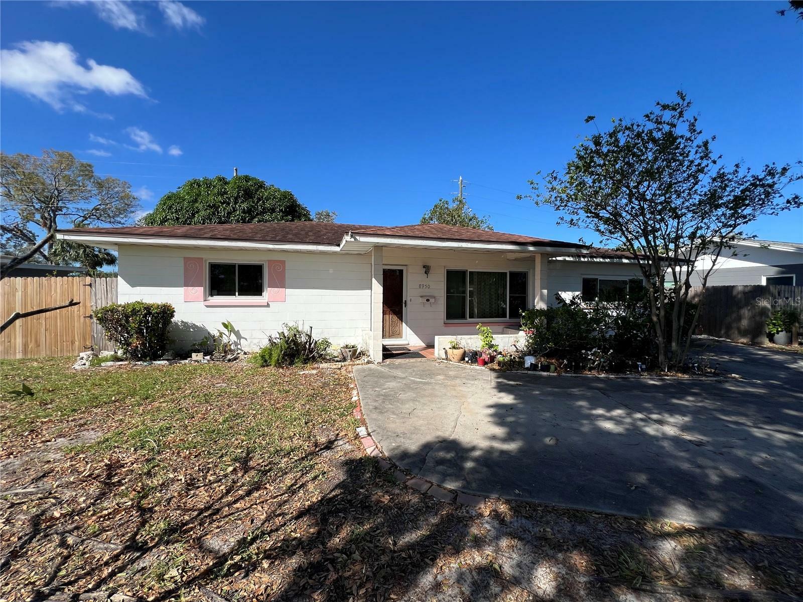 Property Photo: 8950 3rd Street N FL 33702