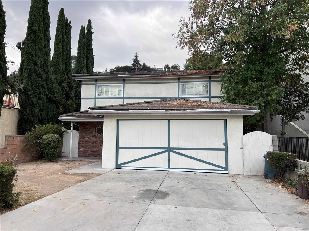 Property Photo:  319 Hawthorne Street  CA 91030 