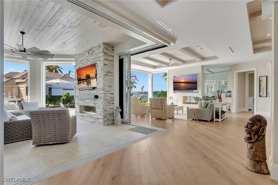 Property Photo: 1314 Marlin Drive FL 34102