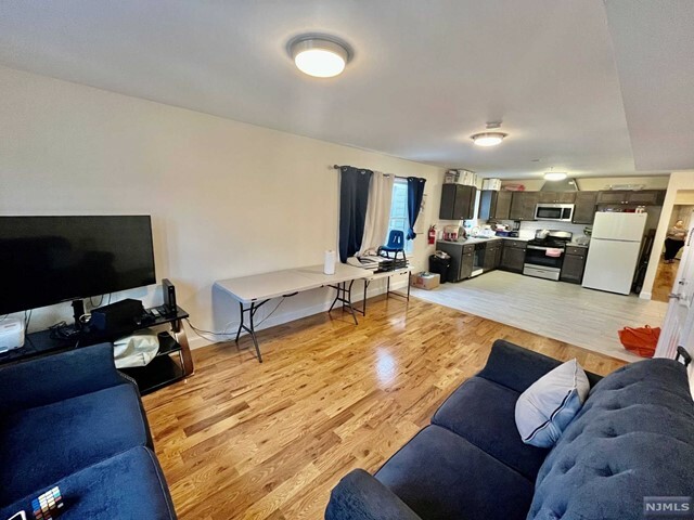 Property Photo:  531-533 Kearny Avenue 2  NJ 07032 