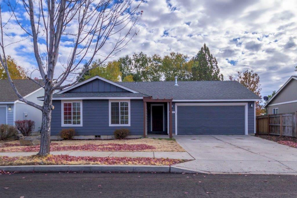 Property Photo:  320 SW 28th Street  OR 97756 