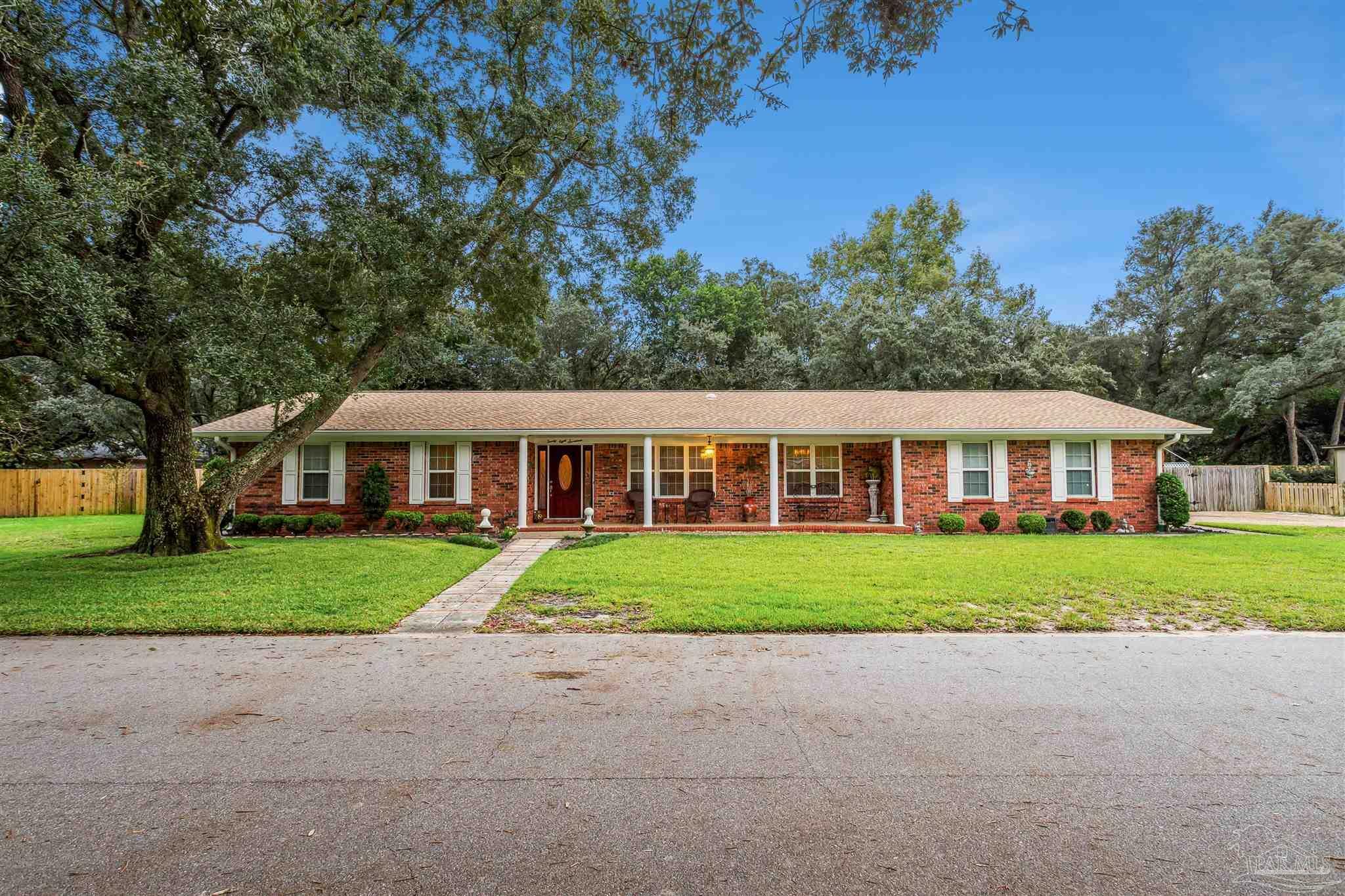 Property Photo:  2817 Whisper Oaks Dr  FL 32563 