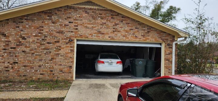 Property Photo: 6406 Antietam Dr FL 32503