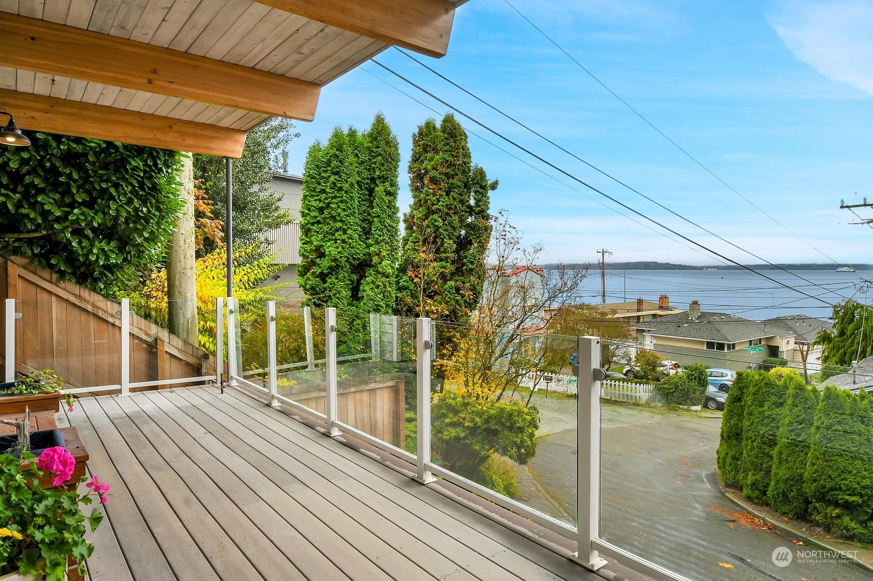 Property Photo:  2348  Halleck Avenue SW  WA 98116 