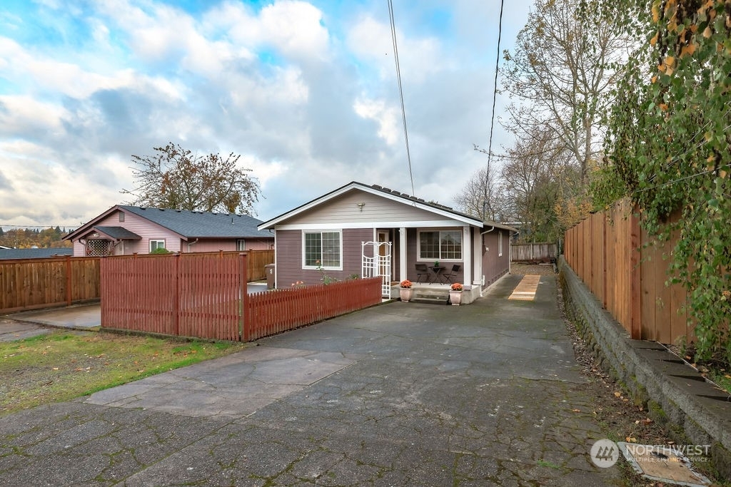 Property Photo:  2049 E 37th Street  WA 98404 