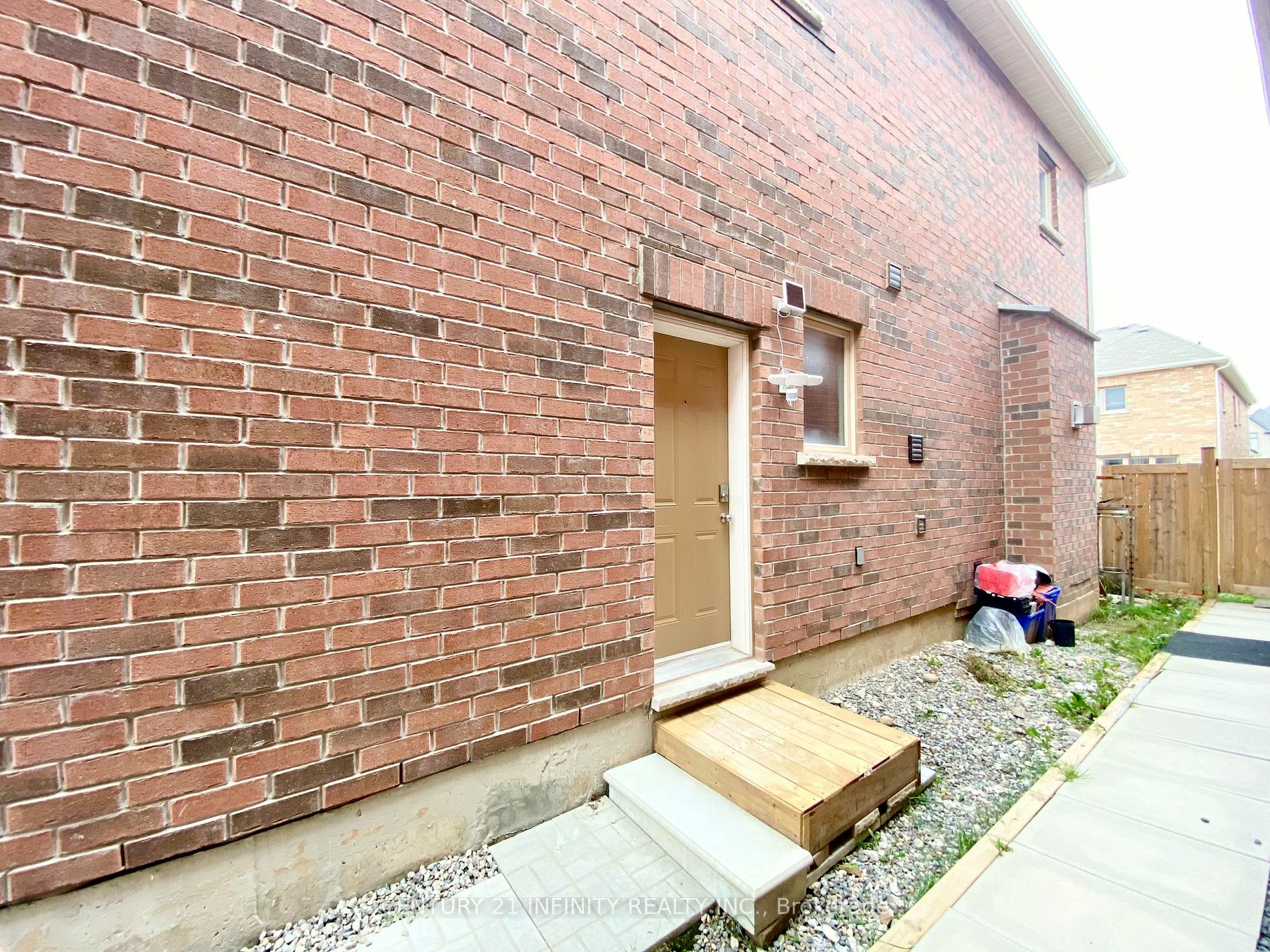 Property Photo:  33 Grendon Cres  ON L6X 0E7 