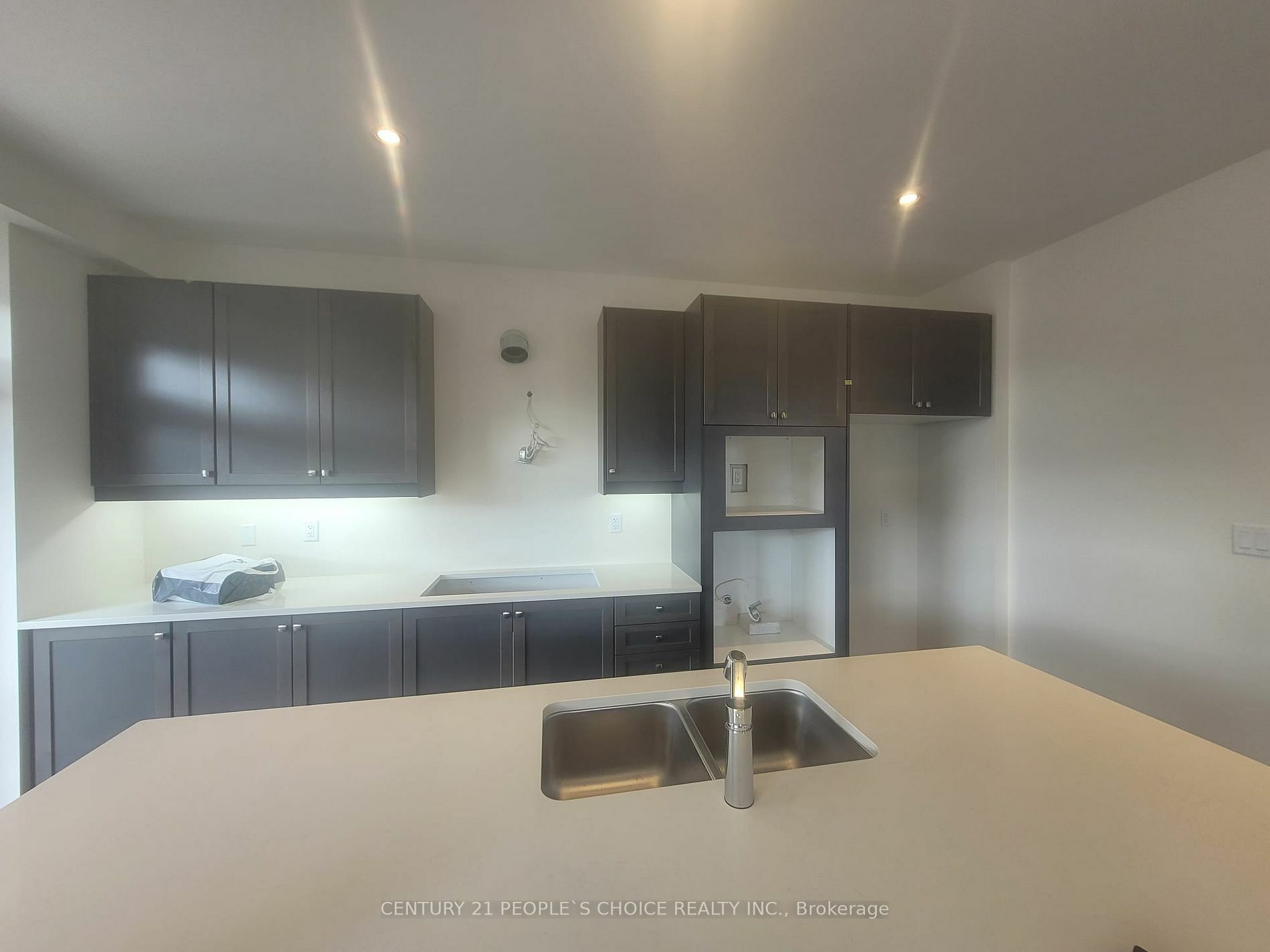 Property Photo:  2100 Hallandale St  ON L1L 0T5 