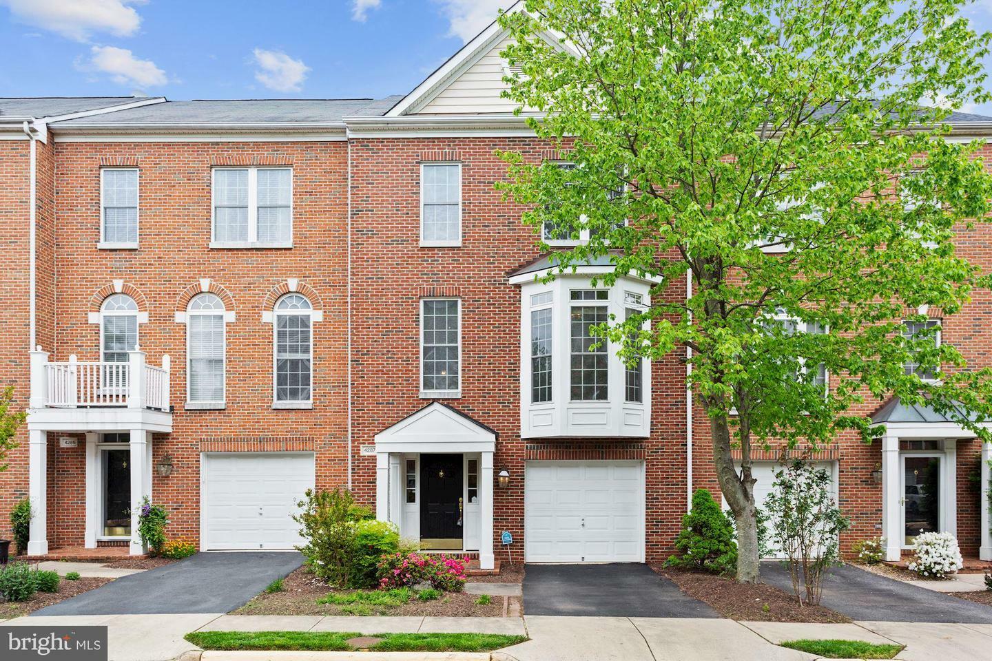 Property Photo:  4287 Park Green Court  VA 22030 